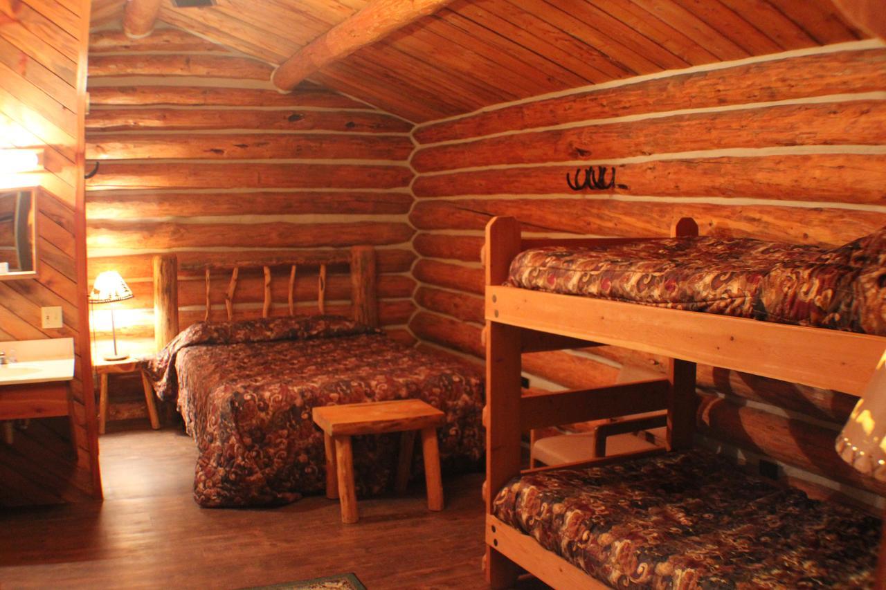 Crooked Creek Guest Ranch *