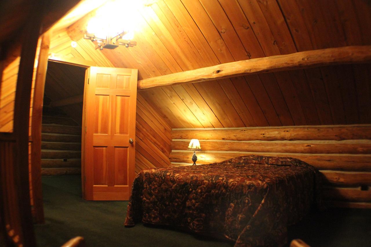 Resort Crooked Creek Guest Ranch *